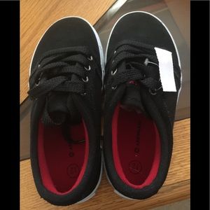 Black AirWalk boys shoes-NWT (size 12)